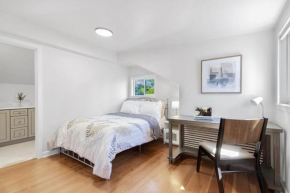 Queen Anne Charm Near Tech Hubs & Entertainment